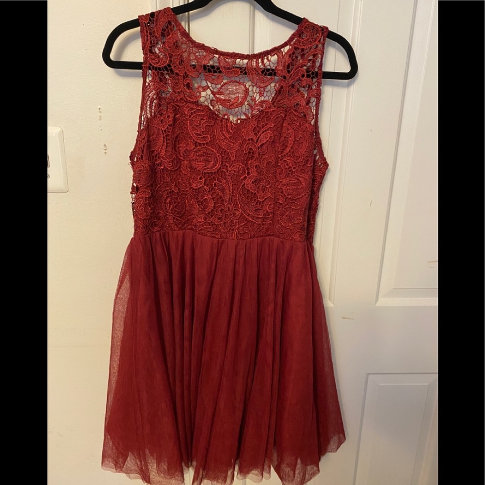 Forever 21+ burgundy lace dress 1X